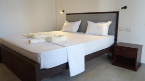 The White Pillow Hotel Arugambay